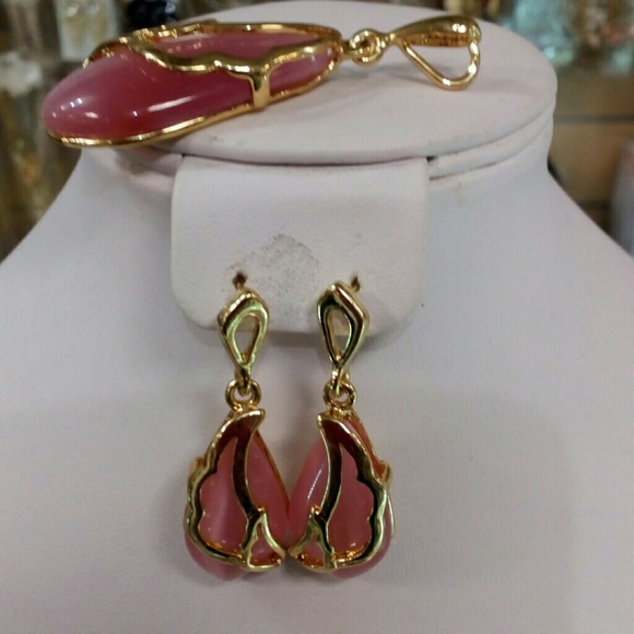 Earrings - Picture 2 of 3